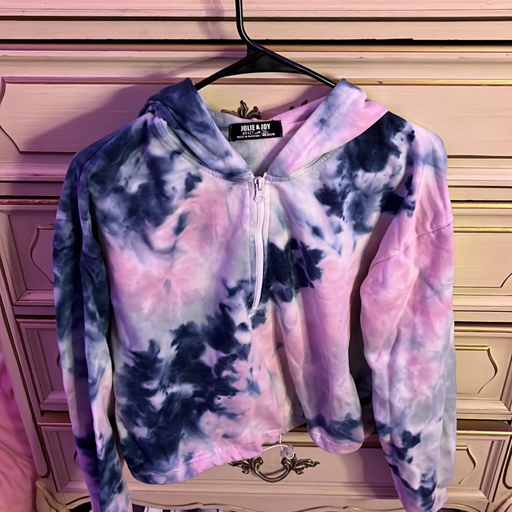 cropped tie die hoodie